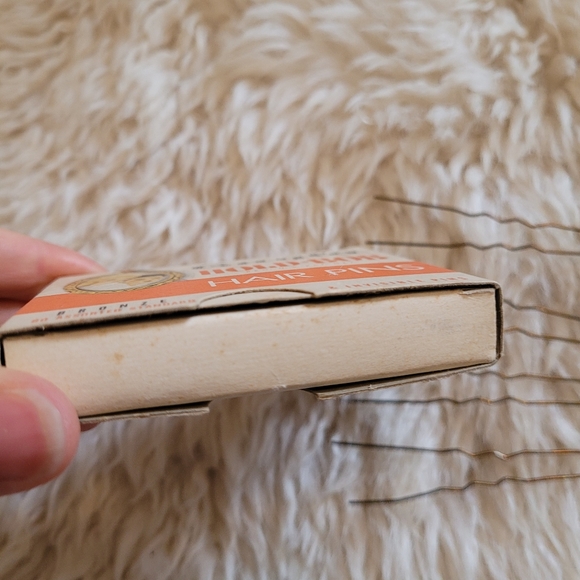 Vintage 1950's Hair pins in original box - Picture 3 of 7